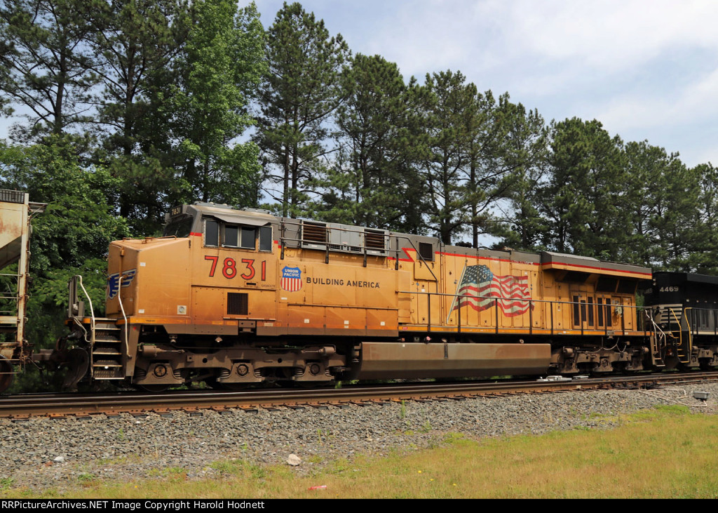 UP 7831 on NS train 64D